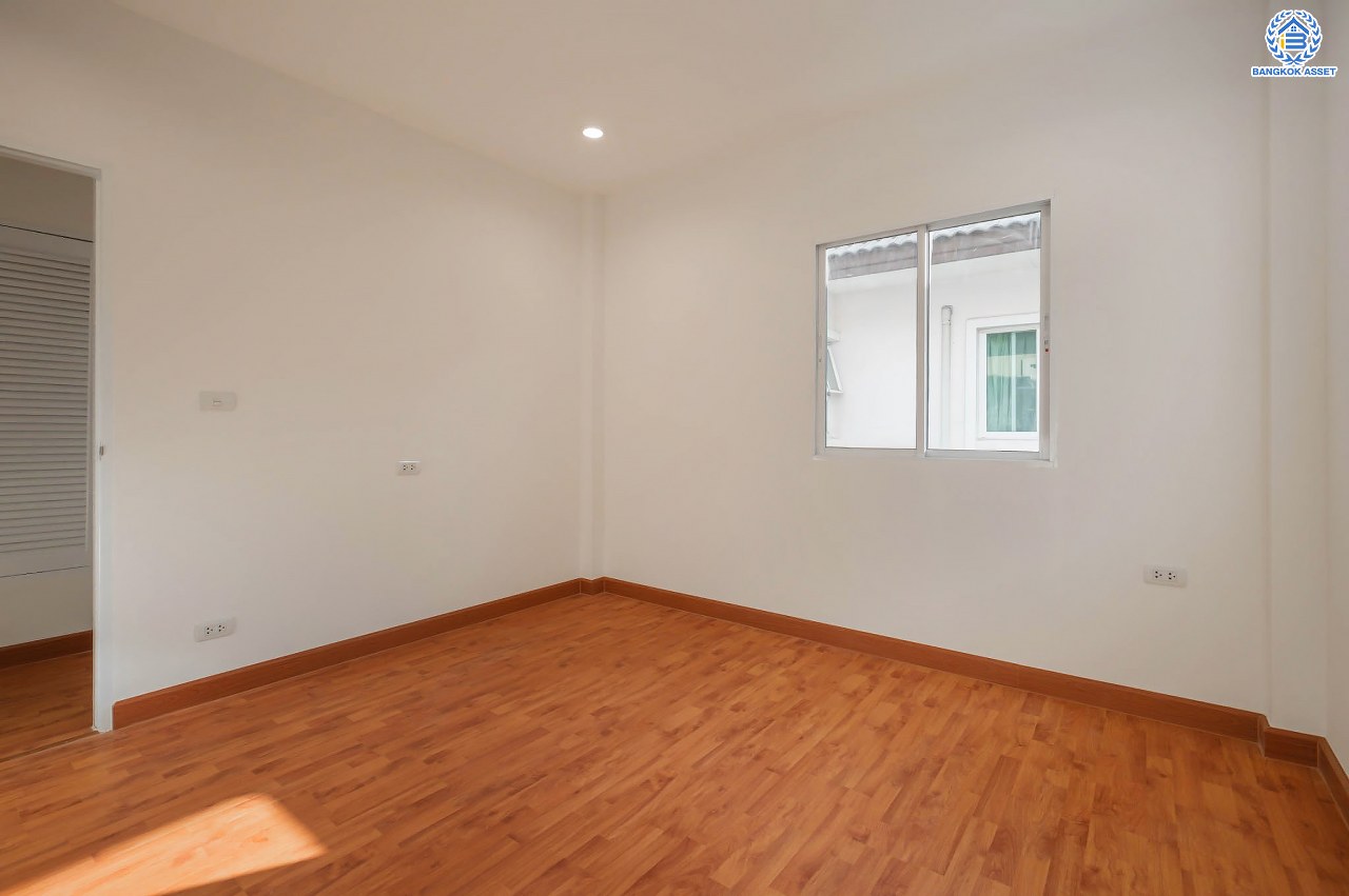 บ้านมือสองตกแต่งใหม่ โครงการ บางกอก บูเลอวาร์ด รามอินทรา แบรนด์ SC Asset เนื้อที่ 55.20 ตร.ว. ฟังก์ชัน 3 ห้องนอน 3 ห้องน้ำ ที่จอดรถ 2 คัน บนทำเลแห่งการเดินทาง เชื่อมต่อถนนรามอินทรา, ถนนรัชดา-รามอินทรา ใกล้จุดขึ้น "ทางด่วนรามอินทรา" รถไฟฟ้าสายสีชมพู "สถานีวงแหวนรามอินทรา" และ ใกล้ห้างแฟชั่น ไอส์แลนด์